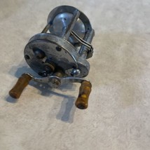 Vintage Pflueger Skilkast No. 1953 Level Wind Fishing Reel Untested Wall... - $14.00