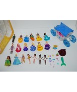 Huge Lot Polly Pocket Disney Princess Dolls &amp; Coach Carriage-+ More - $866.15 MXN