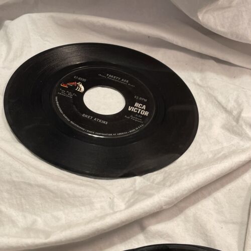 Chet Atkins Yakety Axe : Letter Edged In Black RCA Victor 1965 - $3.06