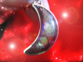 HAUNTED NECKLACE QUEEN'S BLOOD MOON RELATIONSHIP HELP MAGICK MASTER WITCH image 2