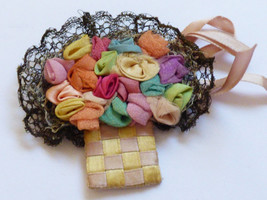 VTG 1940s Handmade lase &amp; Silk ribbon flower besket Pin Brooch - £22.15 GBP