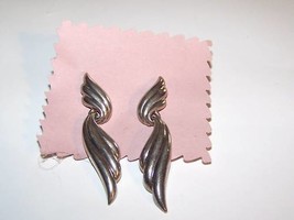Swooches Earrings silver colored metal pierced posts  - £3.14 GBP