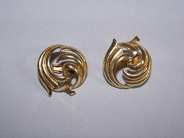 Coro Swirl gold tone Vintage clip on earrings - £7.95 GBP