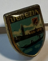 Jewelry Pin/Venezia Venice Italy Skyline Gold Tone Shield Shaped 1/2 Inch - £4.60 GBP