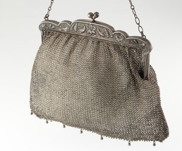 Vintage Sterling Silver Mesh Purse With Flora Pattern on Clasp and Chain Handle - £432.23 GBP