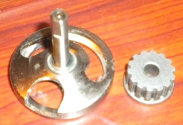 Singer Merritt 4530 Rotating Hook #353366 w/Belt Pulley #446235 &amp; Set Screw - $17.50