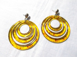 Amber Yellow Tortoise Shell Triple Ring With Medium Brown Hoop Acrylic Earrings - £4.76 GBP