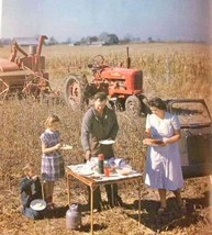 Photo Vintage of Harvest Time lunch in the field - £5.45 GBP+
