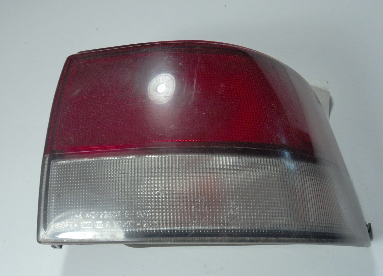 1993-1994 Hyundai Scoupe >< Taillight Assembly >< Right side - $25.21