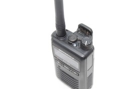 MOTOROLA EVX-S24 PORTABLE DIGITAL TWO-WAY RADIO E5672 image 3