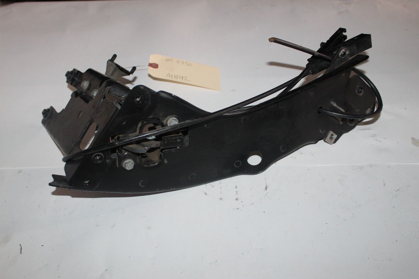 03-09 w211 MERCEDES E350 E320 E500 RADIATOR LEFT SUPPORT STIFFENING LOCK... - $111.80
