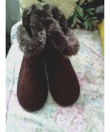 WOMENS FUR LINED SUEDE BROWN BOOTS - SIZE 6 - $272.36 MXN