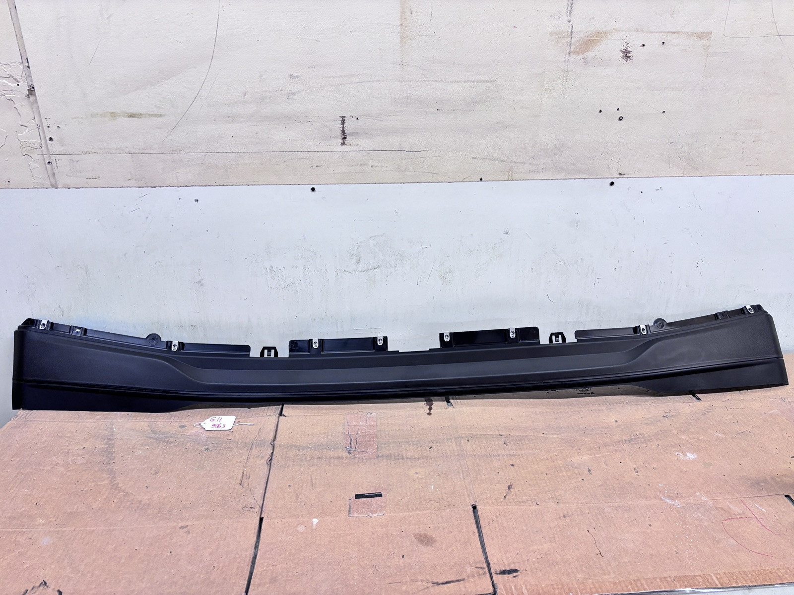 OEM NEW jl3417d997bdw 2018-2021 Lincoln Navigator Front Bumper Lover Val... - $255.00