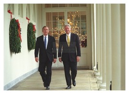George W. Bush &amp; Bill Clinton Christmas Time White House 5X7 Photograph Reprint - £6.77 GBP