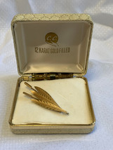 Vtg C.C. 12K Gold Filled Brooch 4.27g Fine Jewelry Cattail Pin w/ Case Floral - £47.91 GBP