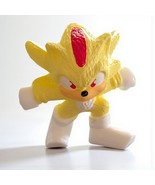 RARE McDonald&#39;s 2024 Super Shadow Sonic (Yellow, White Boots) 2&quot; Toy SH10 - $181.73 MXN