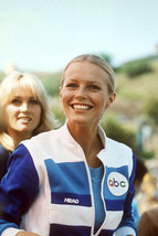 Cheryl Ladd candid smiling Charlie&#39;s Angels star at TV sporting event 5x... - $159.51 MXN