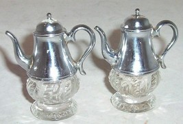 Vintage Teapot Tea Kettle Coffee Pot Salt Pepper Shakers Figural - £27.23 GBP