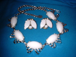 Vintage Jewelry White Thermoset Necklace  - $18.00