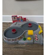 Fisher Price Little People Spin &amp; Crash Raceway motorized race track FOR... - $740.32 MXN
