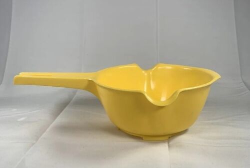 Vintage Rubbermaid Colander Double Spout #2930 Yellow - $9.46