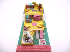 Polly Pocket Summer Beach House Pollyville Complete w/ Dolls Bluebird Toys 1993 - £19.25 GBP