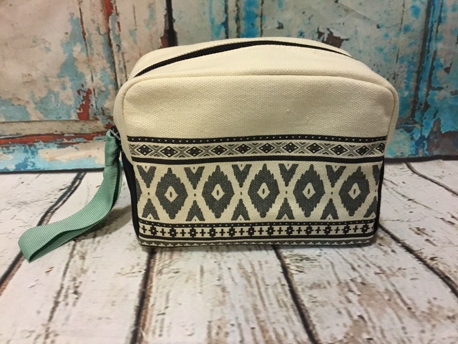 American Eagle Aeo Cosmetic makeup Bag New - $5.89