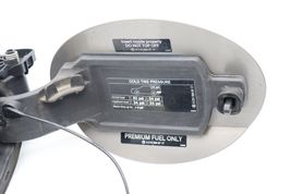 06-12 MERCEDES-BENZ W251 R350 FUEL FILLER DOOR W/ CAP E0514 image 3