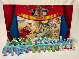 Vintage Tin Litho &quot;Walt Disney&#39;s Television Playhouse&quot; Playset w/ Characters - £95.92 GBP
