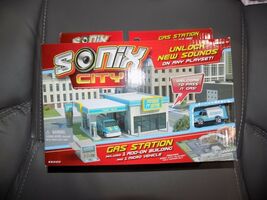 Sonix City Gas Station add -on building and Micro Vehicle NEW HTF - $27.90