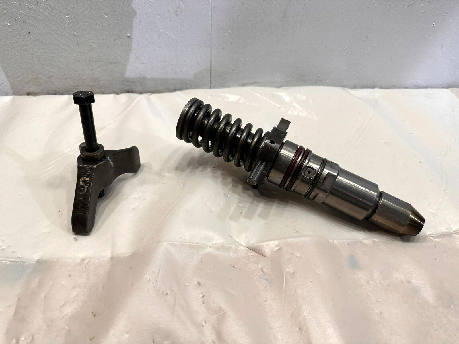 Caterpillar CAT 3508 3512 3516 Diesel Fuel Injector Cylinder #5 With Hol... - $934.65