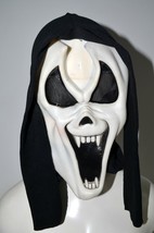 Vintage Easter United Scream Ghostface Vampire Fangs Mask 9206 - £26.57 GBP
