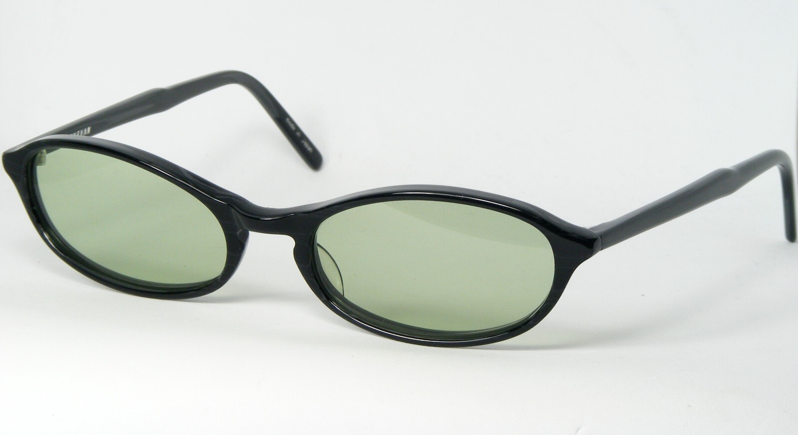 EYEVAN Flirt GAL Noir/Gris Lunettes de Soleil W / Vert Clair Lentille - $106.02