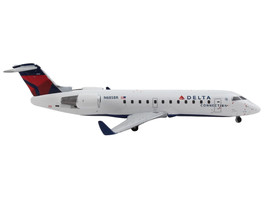 Bombardier CRJ200 Commercial Aircraft Delta Connection N685BR White w Red Blue T - £42.97 GBP
