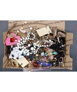 Vtg Craft Repair Costume Junk Jewelry Lot USPS Small Flat Rate Box JL101... - $274.23 MXN