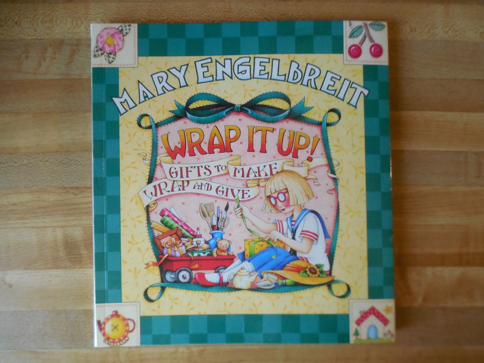 Mary Engelbreit Wrap it Up! Gifts To Make - Wrap and Give 2004 publication - $5.00
