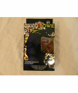 New In Box Section 8 Live Nation DAVID BOWIE Red Gold Ear Bud Headphones - $875.77 MXN