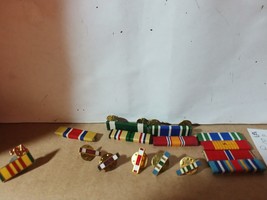 Military Ribbon Pins (5 Enamel, 1 &#39;64 Vietnam Enamel, 9 Clothe) - £45.79 GBP