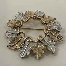 VINTAGE Sarah Coventry Oak Leaf Wreath Brooch in Silver and Gold - $9.82 CAD