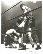 Sugar Ray Robinson Ko&#39;s Jimmy Mc Daniels 8X10 Photo Boxing Picture - £3.96 GBP
