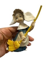 Fontanini Depose Italy Nun with Broom figurine #834 Spider Emblem - £11.84 GBP