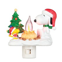 Snoopy By Camp Fire 4.5 Inch Polyresin Swivel Plug Flickering Night Light - £30.11 GBP