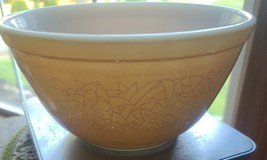 Pyrex ~ 1.5 Quart ~ 7&quot; Bowl ~ Ovenware ~ Woodland Brown ~ White Flowers ... - £47.05 GBP