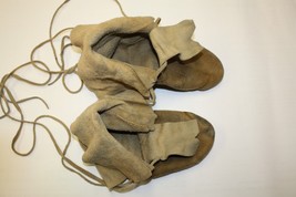 Native American Vintage Trapper Moccasins - $3,387.02 MXN