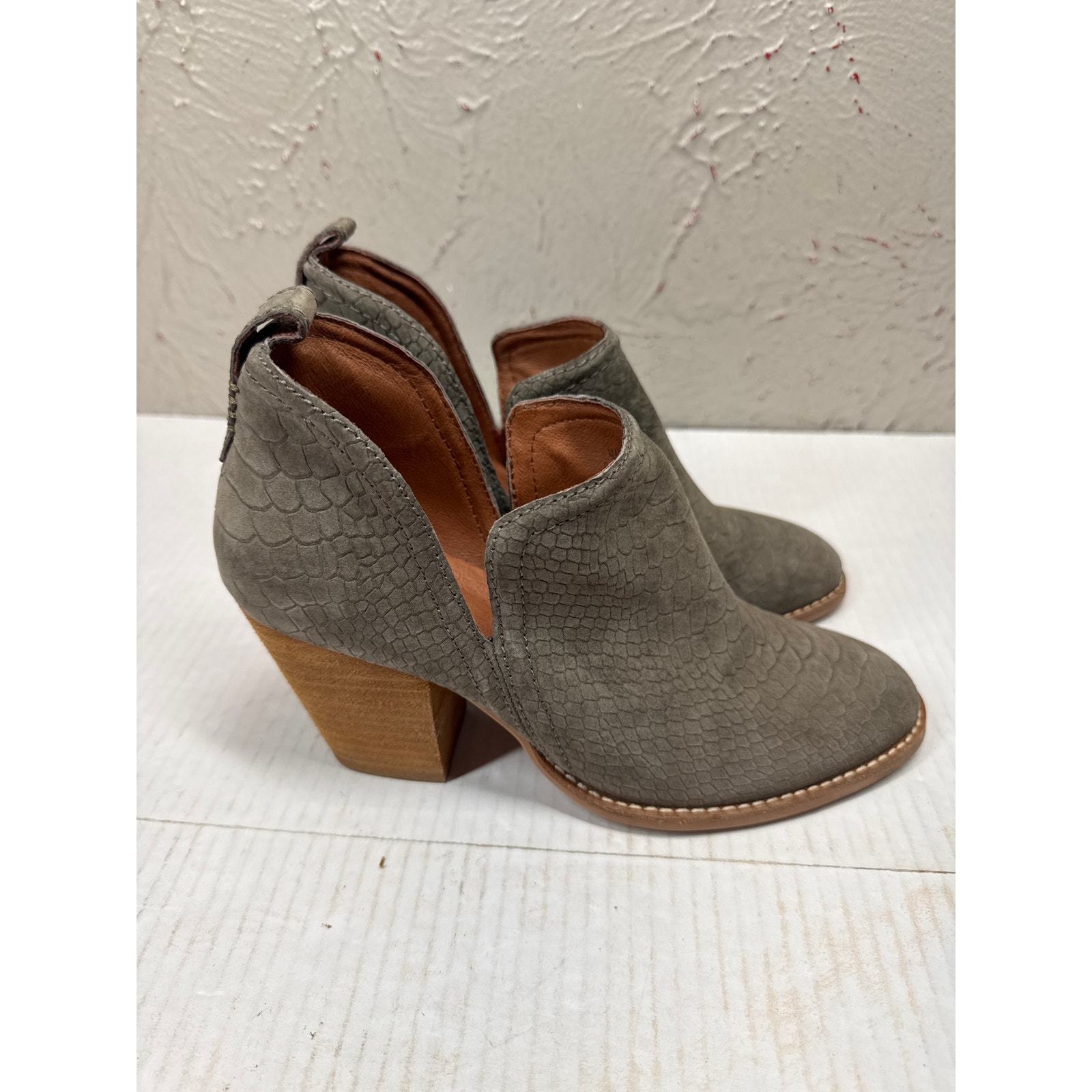 Jeffrey Campbell Rosee Round Toe Leather Ankle Boots in Green Croc Size 8 Item image 4