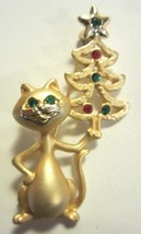 AJC American Jewelry &amp; Chain Pin Brooch Christmas Cat with Christmas Tree - £18.43 GBP