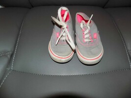 Vans Gray/Pink Shoes Toddlers Size 6 EUC - $594.22 MXN