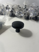 Lot Of 44 Ravinte Cabinet Hardware Round Black 1.25” 2 Sets Of Screws 1”& 2” New - $298.06 MXN