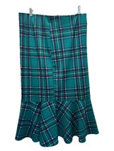 Woman’s Large Knee Length Green And Navy Blue Plaid Skirt - $207.30 MXN