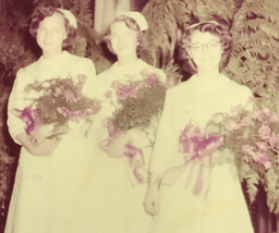 1950s Three Young Ladies w/ Roses Glass Plate Photo Slide Magic Lantern 2.5&quot; - £7.65 GBP